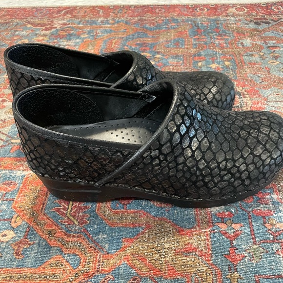 Sanita, Black Clog with Skin print, size 40, EXCELLENT condition - Picture 2 of 4
